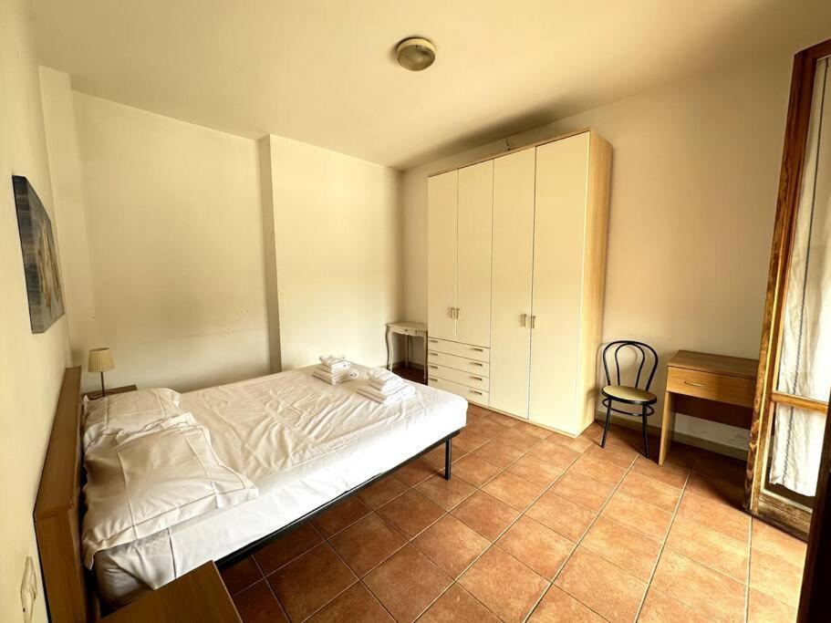 Mv Apartament 4a * Florencia